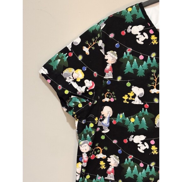 Charlie Brown Gang Medical Scrubs Snoopy Christmas XL EUC - Picture 7 of 14
